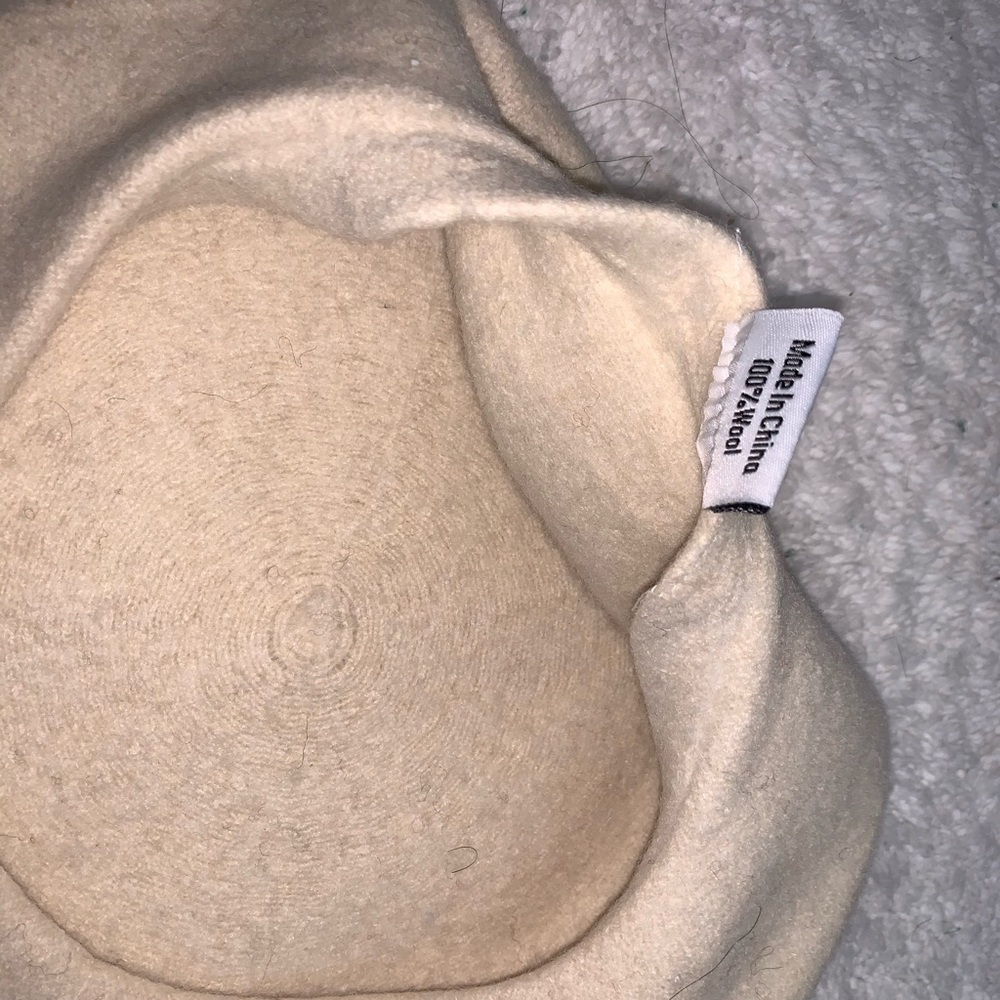 100% Wool Cream Beret with Wool Tassel